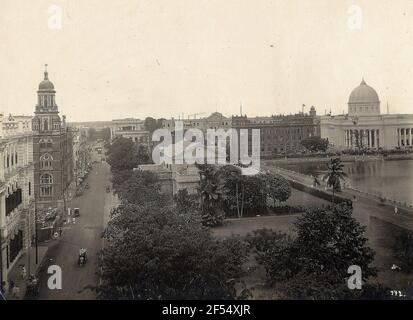 Calcutta, India. Vista su Dalhousie Square (dal 1948 BBD-Bagh) con Writer's Building e Main Post Building (1868) Foto Stock