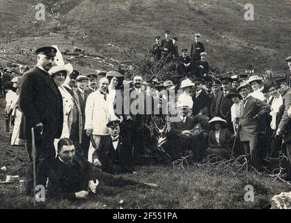 Norvegia. Foto di gruppo con i turisti di Hapag e semi nel loro campo a Tromsø Foto Stock