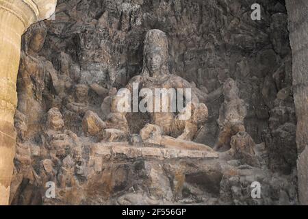 Ravana Lifting Kailash, grotte di Elefanta, questo pannello si trova all'angolo nord-est della sala principale della Grotta 1, all'isola di Elefanta o Gharapuri, Mumbai, Foto Stock