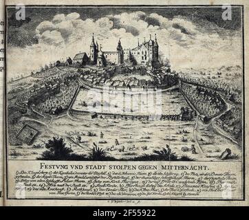 Nestler, Carl Gottfried: Fortezza e città stums contro la mezzanotte. Fig. Prima del tappo. I. incisione; 210 x 167 mm (dimensione foglio). Da: Crescents, Carl Christian: Storia della città e della montagna Sconstration Stolpen a Marggraft Hume Meissen situato da notizie affidabili progettato da Carl Christian Skaring. Dresda, Lipsia, 1764. Dresda: Slub Hist.Sax.h.1804 Foto Stock