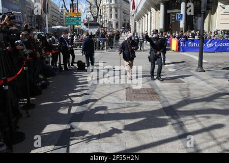 Madrid, Spagna. 24 Marzo 2021. Madrid, Spagna; 24.03.2021.- persone e media.Principessa Leonor al suo arrivo a presiedere il suo primo atto solista all'Istituto Cervantes la Principessa Leonor presiede il suo primo atto da sola nella sua carriera istituzionale, con la sua partecipazione alla cerimonia per commemorare il 30° anniversario dell'Istituto Cervantes credito: Juan Carlos Rojas | Usage worldwide/dpa/Alamy Live News Foto Stock