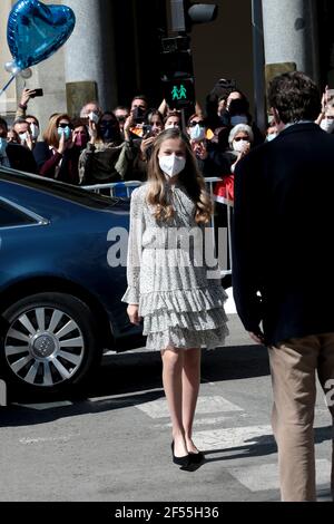 Madrid, Spagna. 24 Marzo 2021. Madrid, Spagna; 24.03.2021.- Principessa Leonor al suo arrivo a presiedere il suo primo atto solista all'Istituto Cervantes la Principessa Leonor presiede il suo primo atto da sola nella sua carriera istituzionale, con la sua partecipazione alla cerimonia per commemorare il 30° anniversario dell'Istituto Cervantes credito: Juan Carlos Rojas | Usage worldwide/dpa/Alamy Live News Foto Stock