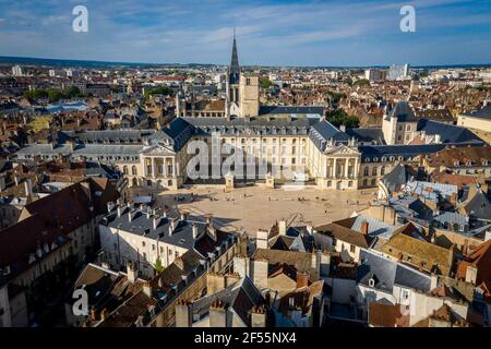 Francia, Cote-Dor, Digione, la facciata del Palazzo dei Duchi e delle Estates di Borgogna e gli edifici circostanti Foto Stock