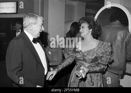 Pat Phoenix al Queens Hotel Leeds nel marzo 1984 Foto Stock