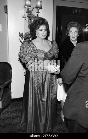 Pat Phoenix al Queens Hotel Leeds nel marzo 1984 Foto Stock