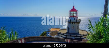 Il Faro Ponta do Arnel vicino Nordeste città in Sao Miguel, Azzorre Foto Stock