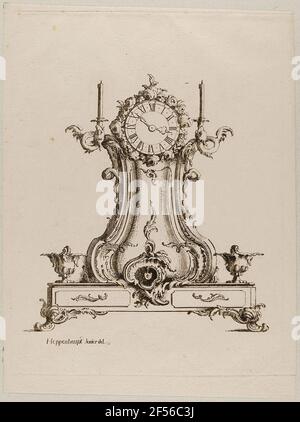Orologio dello sterzo su un ampio piedistallo, a balestra da una sequenza. . Foto Stock