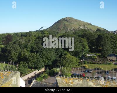 Lato nord della legge di Berwick del nord, preso dalla cima della torre della chiesa di St Andrew Blackadder Foto Stock