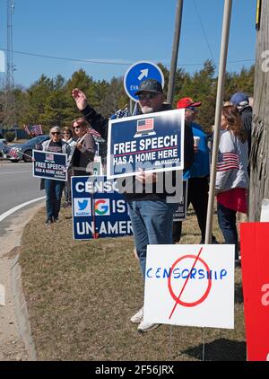 Un rally anti censura su Cape Cod, USA. Lotta contro la censura. Foto Stock