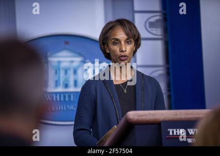 Washington, Stati Uniti. 24 Marzo 2021. Il presidente del Consiglio dei consiglieri economici Cecilia Rouse risponde a una domanda dei media durante il briefing quotidiano nella sala stampa della Casa Bianca a Washington, DC, il 24 marzo 2021. Insieme a Psaki, le domande di risposta sono state il presidente del Consiglio dei consiglieri economici Cecilia Rouse e membro del Consiglio dei consiglieri economici Heather Bousey. Foto in piscina di Shawn Thew/UPI Credit: UPI/Alamy Live News Foto Stock