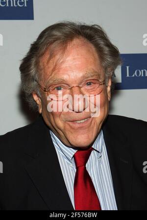 4 giugno 2011 - Los Angeles, California, Stati Uniti - George Segal. UCLA Longevity Center 20th Anniversary ICON Awards tenutosi a Beverly Hilton, Beverly Hills, CA. Dal 4 al 2011 giugno.(immagine di credito: © TLeopold/ZUMA Wire) Foto Stock