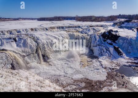 La primavera si scongela a partire da Frozen Chutes de la Chaudière a Quebec City, Canada Foto Stock