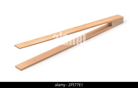 Pinze da cucina in legno isolate su bianco Foto Stock