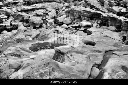 Le "poole glaciali" cominciarono a formarsi dopo l'ultima era glaciale, quando il fiume Deerfield iniziò a scorrere su queste rocce. Foto Stock