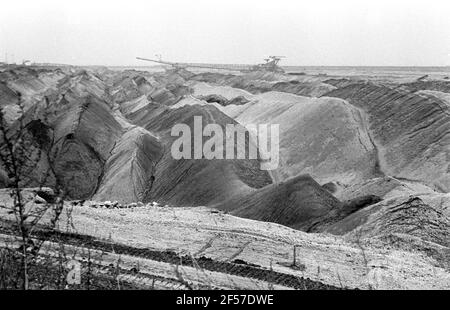 15 ottobre 1981, Sassonia, Delitzsch: Vista nella zona mineraria di Delitzsch sud-ovest alla fine del 1981. La data esatta della foto non è nota. Foto: Volkmar Heinz/dpa-Zentralbild/ZB Foto Stock