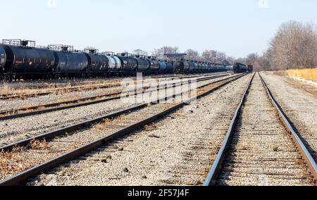 Treno auto e binari ferroviari, Midwest USA, di James D Coppinger/Dembinsky Photo Assoc Foto Stock