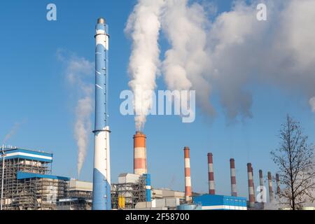 Lignite o centrali elettriche del carbone. Thailandia del Nord. (Inquinamento atmosferico, riscaldamento globale) Foto Stock