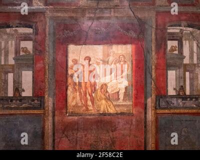 NAPOLI, ITALIA - 13 GIUGNO 2019: NAPOLI, ITALIA - GIUGNO, 13, 2019: affresco della punizione di ixion nella casa dei vettii di pompei Foto Stock