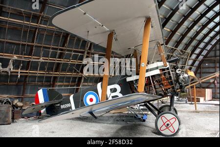 Biplano d'epoca della prima Guerra Mondiale, Sopwith Camel, nell'hangar all'Old Rhinebeck Aerodrome Foto Stock