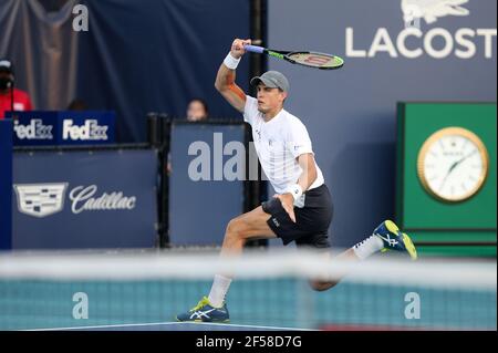 Miami Gardens, Florida, Stati Uniti. 24 Marzo 2021. Vasek Pospisil ha visto giocare il giorno 3 del Miami Open il 24 marzo 2021 all'Hard Rock Stadium a Miami Gardens, Florida persone: Vasek Pospisil Credit: Hoo Me/Media Punch/Alamy Live News Foto Stock