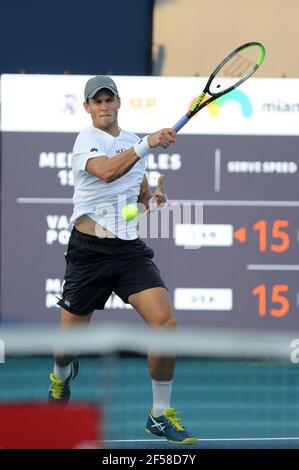 Miami Gardens, Florida, Stati Uniti. 24 Marzo 2021. Vasek Pospisil ha visto giocare il giorno 3 del Miami Open il 24 marzo 2021 all'Hard Rock Stadium a Miami Gardens, Florida persone: Vasek Pospisil Credit: Hoo Me/Media Punch/Alamy Live News Foto Stock