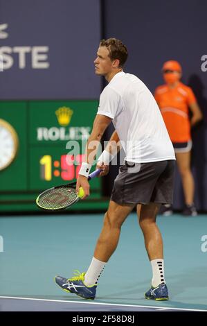 Miami Gardens, Florida, Stati Uniti. 24 Marzo 2021. Vasek Pospisil ha visto giocare il giorno 3 del Miami Open il 24 marzo 2021 all'Hard Rock Stadium a Miami Gardens, Florida persone: Vasek Pospisil Credit: Hoo Me/Media Punch/Alamy Live News Foto Stock