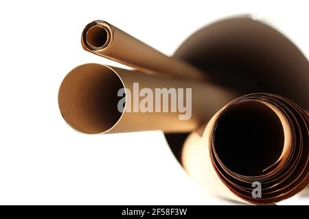 Design astratto Mockup con rotoli di carta su bianco. Concetto di design minimo. Foto Stock