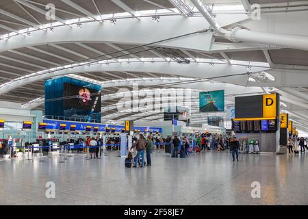 Londra, Regno Unito - 13 maggio 2016: Aeroporto di Londra Heathrow LHR Terminal 5 nel Regno Unito. Foto Stock