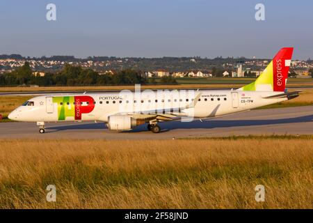 Stoccarda, Germania - 22 giugno 2018: Un aereo TAP Portugal Express Embraer 190 all'aeroporto di Stoccarda (Str) in Germania. Foto Stock