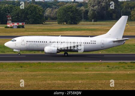 Berlino, Germania – 30. 2017 agosto: Maleth Aero Boeing 737 all'aeroporto Tegel di Berlino (TXL) in Germania. Boeing è un costruttore di aeromobili con sede a Seattl Foto Stock