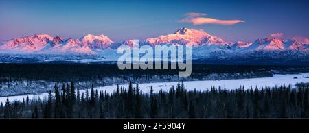 Geografia / viaggio, Stati Uniti, Alaska, Mt. Denali, Mt. McKinley, Winter, Additional-Rights-Clearance-Info-Not-Available Foto Stock