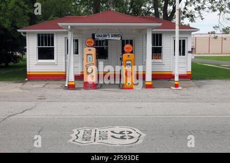 Geografia / viaggio, Stati Uniti, Illinois, Mt. Olive, Soulsby Shell Station (1926), Route 6, Additional-Rights-Clearance-Info-Not-Available Foto Stock
