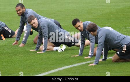 Firo: 23.03.2021 Fuvuball, Calcio: LV§nderspiel Nationalmannschaft Germania, GER formazione Stretching Jonathan Tah, Florian Wirtz e Jamal Musiala | uso in tutto il mondo Foto Stock