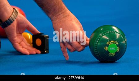 BUPA CARE HOMES OPEN BOWLS CHAMPS AT THE NORBRECK CASTLE HOTEL BLACKPOOL 8/11/2001 FOTO DAVID ASHDOWN. Foto Stock