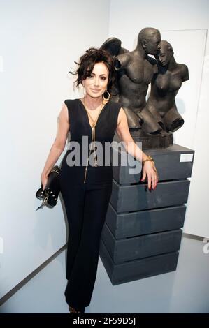 Nancy dell'olio partecipa alla serata di apertura della Contini Art Gallery, Mayfair, Londra Foto Stock