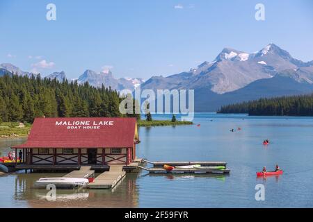 Geografia / viaggio, Canada, Jasper Badun National Park, Malign Lake Boat House, Additional-Rights-Clearance-Info-Not-Available Foto Stock