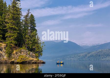 Geografia / viaggio, Canada, Wells Grey Provincial Park, Clearwater Lake, canoista (modello rilasciato), modello rilasciato Foto Stock