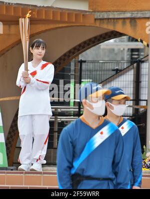 Futaba, Giappone. 25 Marzo 2021. Un torchbearer corre durante il relè della torcia olimpica di Tokyo 2020 il primo giorno vicino alla stazione di Futaba a Futaba, Prefettura di Fukushima, Giappone giovedì 25 marzo 2021. Foto di Keizo Mori/UPI Credit: UPI/Alamy Live News Foto Stock