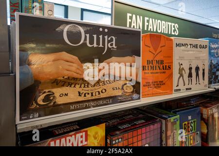 Barnes & Noble Booksellers Game Section, New York, USA Foto Stock