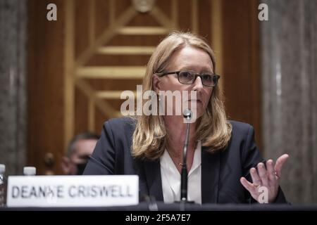 Washington, Stati Uniti. 25 Marzo 2021. Deanne Criswell, nominata amministratore della Federal Emergency Management Agency (FEMA), testimonia durante la sua audizione di conferma dinanzi al Comitato del Senato per la sicurezza interna e gli affari governativi su Capitol Hill il 25 marzo 2021 a Washington, DC. Se confermato, Criswell diventerà la prima donna a guidare FEMA. Pool Photo by Drew Angerer/UPI Credit: UPI/Alamy Live News Foto Stock