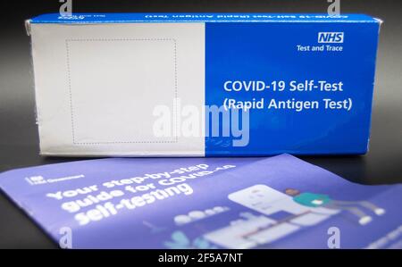 Auto-test Covid 19 utilizzato nelle scuole del Regno Unito Foto Stock