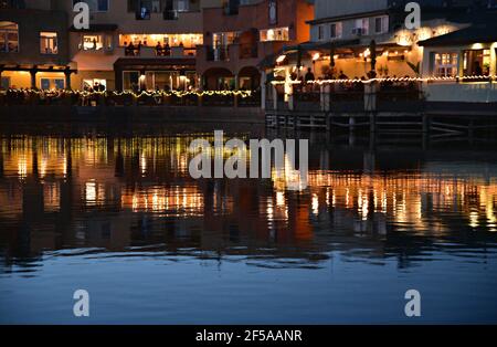 Venetian Court nocturne paesaggio a Capitola Beach Santa Cruz, California Stati Uniti. Foto Stock