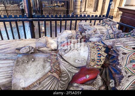 La tomba di Enrico IV e della sua regina Giovanna di Navarra nella cattedrale di Canterbury, Kent UK Foto Stock