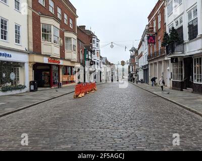 Guildford High Street è completamente vuota durante il primo (E speriamo solo) Covid-19 blocco di 2021 Foto Stock