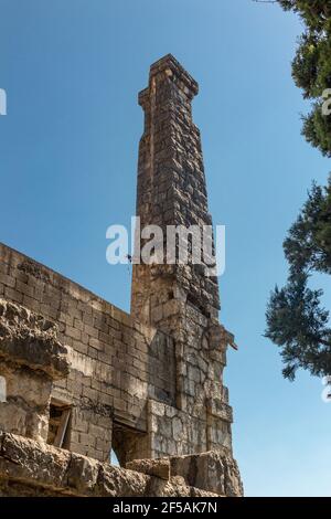 Le rovine del castello del duca Alessandro di Oldenburg, luglio di 2018 anni, Abkhazia, Gagra. Foto Stock