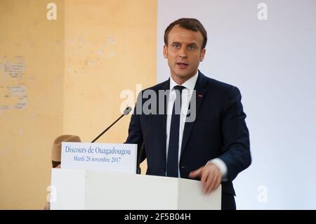 OUAGADOUGOU, BURKINA FASO - 28 NOVEMBRE 2017 : il presidente francese Emmanuel Macron ha tenuto il suo discorso politico africano all'università. Foto Stock