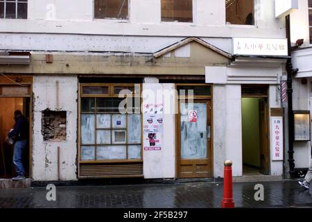 Via Gerrard numero 4 nella città cinese dove ristoratore tak Pingyeung deve passare dal numero 6.25 gennaio 2002 foto Andy Paradise Foto Stock