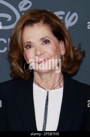 **FILE FOTO** attrice Jessica Walter è morto a 80. NEW YORK, NY - MAGGIO 14: Jessica Walter alla Walt Disney Television 2019 davanti a Tavern on the Green a New York City il 14 Maggio 2019. Credit: Diego Corredor/MediaPunch Credit: MediaPunch Inc/Alamy Live News Foto Stock