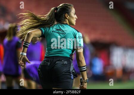 Tijuana, Messico. 22 marzo 2021. Arbitro Valeria Andrade in azione durante il gioco LIGA MX Femenil tra Tijuana e Monterrey all'Estadio Caliente di Tijuana, Baja California, Messico. Credit: SPP Sport Press Photo. /Alamy Live News Foto Stock