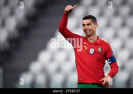 Torino, Italia - 24 marzo 2021: Cristiano Ronaldo del Portogallo gesti durante la Coppa del mondo FIFA 2022 Qatar qualificante partita di calcio tra Portogallo e Azerbaigian. Il Portogallo affronta l'Azerbaigian in un luogo neutrale a Torino a porte chiuse per impedire la diffusione delle varianti Covid-19. Il Portogallo ha vinto 1-0 sull'Azerbaigian. Credit: Nicolò campo/Alamy Live News Foto Stock